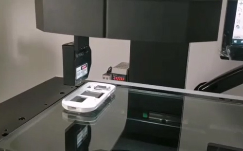 塑膠件尺寸一鍵測量拼接閃測+激光測平面度方案